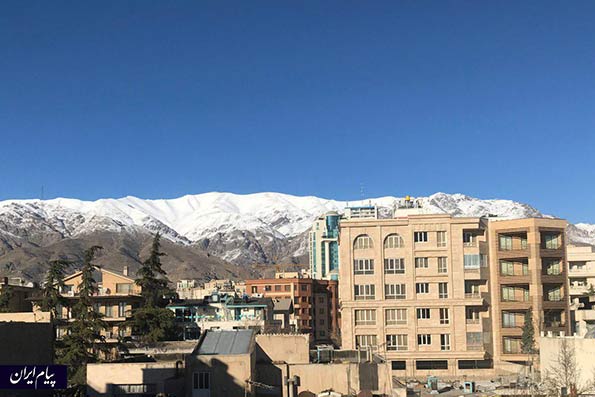تهران بیست و پنجم دی ماه؛ آفتاب زلال و آسمان آبی و کوهها نزدیکتر از همیشه